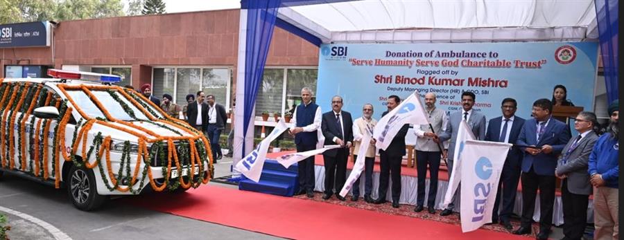 सीएसआर फण्ड से एसबीआई बैंक ने एबुलेंस दान की
