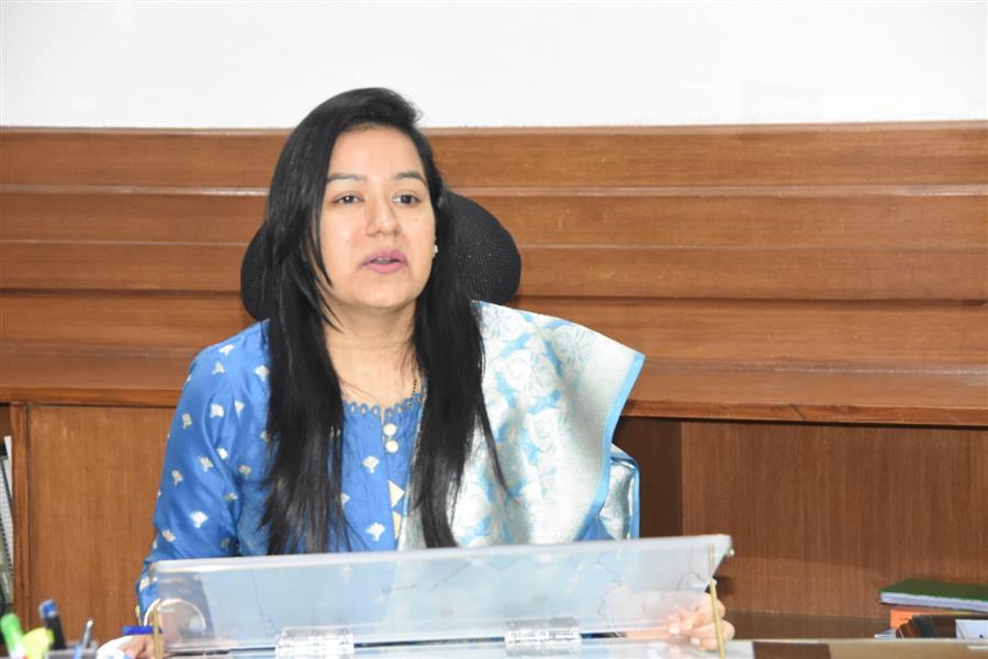 उपायुक्त ने गांव कंडाईवाला के करण सिंह की टूटी हुई सड़क की मरम्मत करने की मांग लिया संज्ञान
