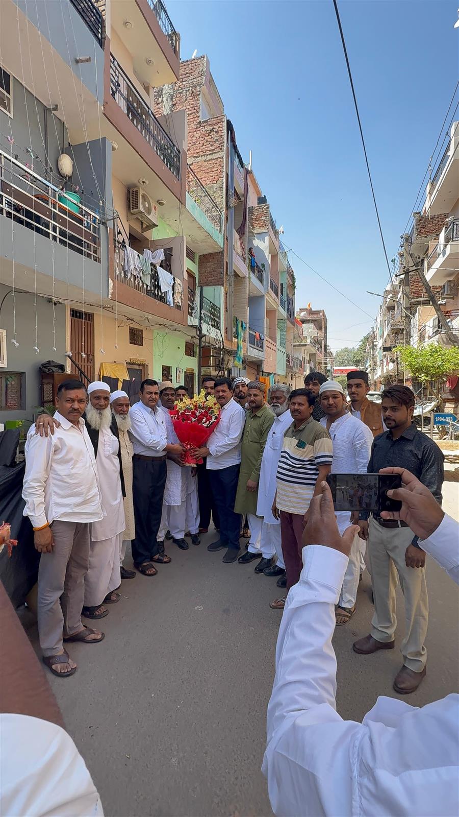 भाजपा नेता अनिल दुबे ने ईद मिलन समारोह में की शिरकत