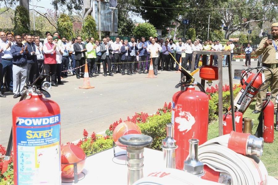 एसबीआई चंडीगढ लोकल हैड आफिस में फायर मॉक ड्रिल