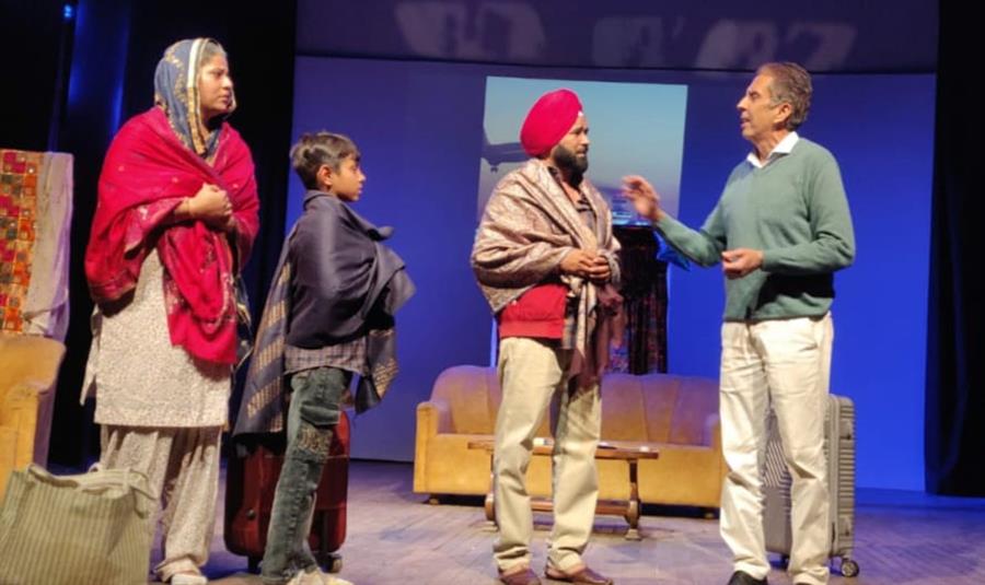 नाटक कनाडा की पी आर का कलाभवन में सफल मंचन