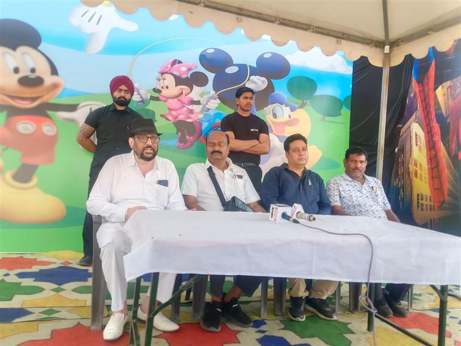 सेक्टर 34 में डिज्नीलैंड कार्निवाल की कल से हो रही है शुरुआत: भव्य प्रवेश द्वार और झूले रहेंगे आकर्षण का केंद्र
