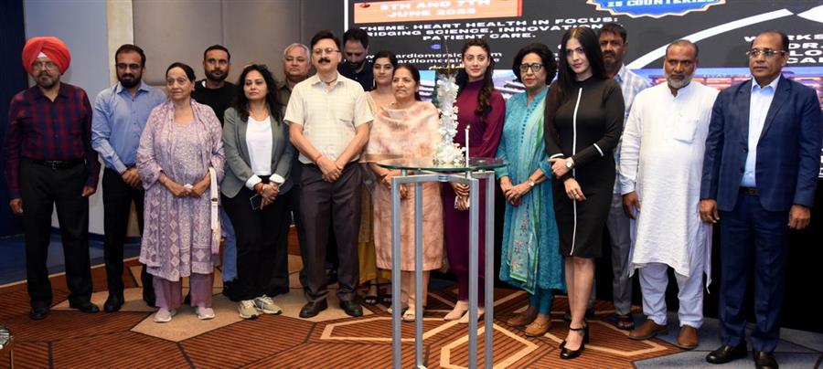 कार्डियक सर्जन डॉ. दीपक पुरी की लघु फिल्म ‘रखिए दिल का ख्याल दिल से’ रिलीज हुई