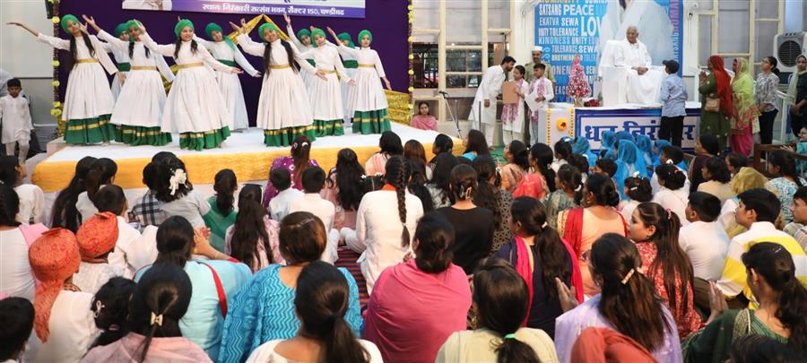 निरंकारी बाल संत समागम में बच्चों ने किया सतगुरु की शिक्षाओं का गुणगान
