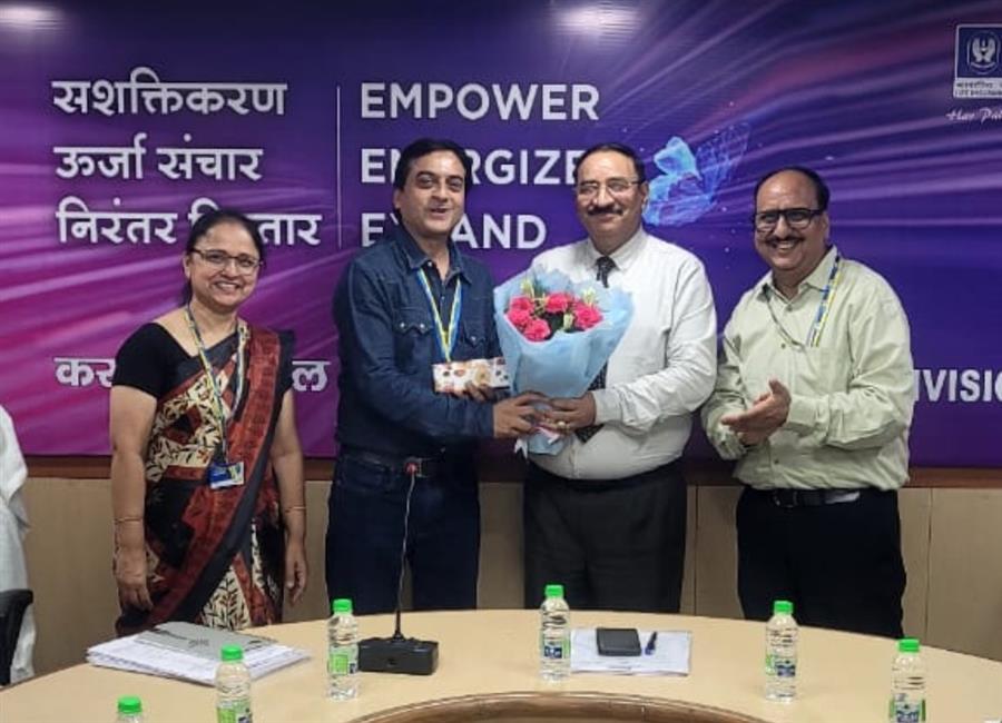 भारतीय जीवन बीमा निगम, पंचकूला में कार्यरत अमरजीत सम्मानित