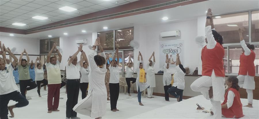 अंतर्राष्ट्रीय योग दिवस को लेकर सूद भवन में योग शिविर