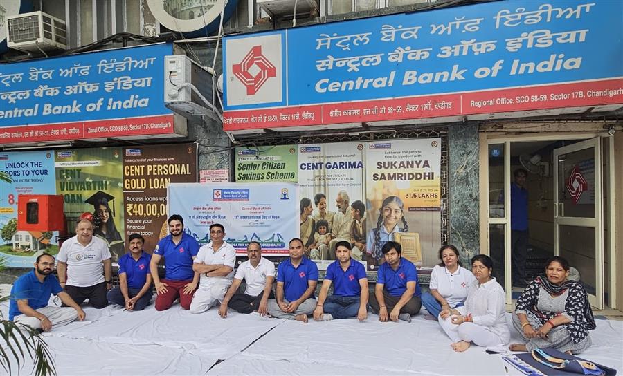 सेंट्रल बैंक ऑफ इंडिया चंडीगढ़ ने किया 11वां अंतरराष्ट्रीय योग दिवस - 2025 का आयोजन