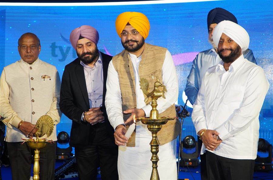पंजाब के उद्योग मंत्री तरुणप्रीत सिंह सोंध ने इंडस्ट्रियल युनिट ऑर्टेक टेक्सटाइल्स का उद्घाटन किया
