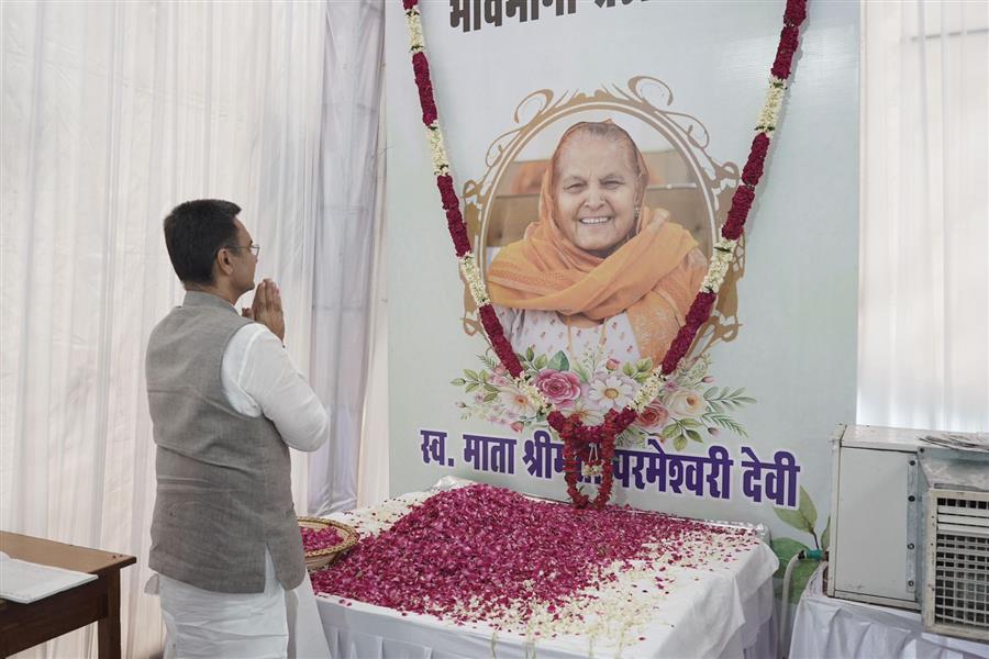 विधानसभा अध्यक्ष ने पूर्व मंत्री कैप्टन अभिमन्यु की माता के निधन पर जताया शोक, श्रद्धांजलि अर्पित की
