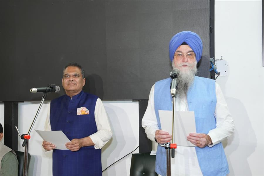 पंजाब विधानसभा के स्पीकर ने नव-निर्वाचित विधायक संजीव अरोड़ा को दिलाई शपथ