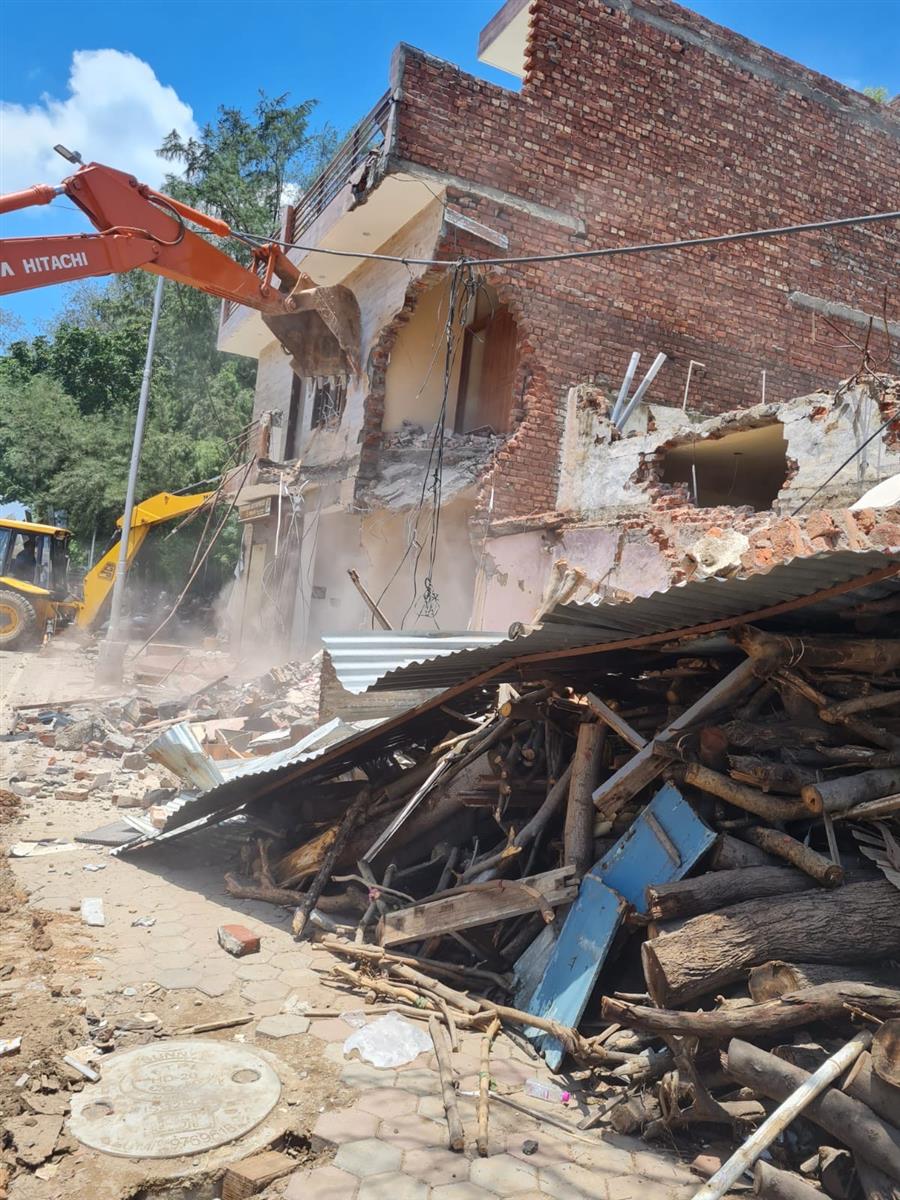 चंडीगढ़ प्रशासन का मनीमाजरा क्षेत्र में अवैध कब्जों को हटाने के लिए अतिक्रमण विरोधी अभियान सफल 