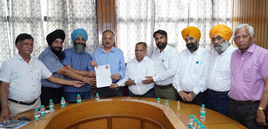 ग्रामीण स्कूलों के लिए समान मान्यता नीति की मांग को लेकर सरवहारा एजुकेशन वेलफेयर एसोसिएशन की बैठक आयोजित
