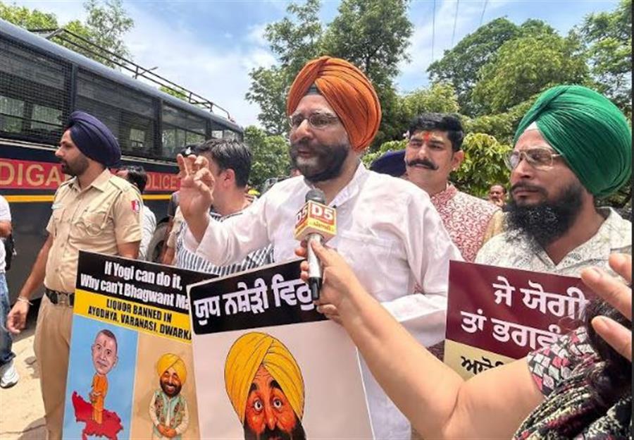 अमृतसर को पवित्र शहर घोषित करने की मांग पर अड़े डॉ. राजू