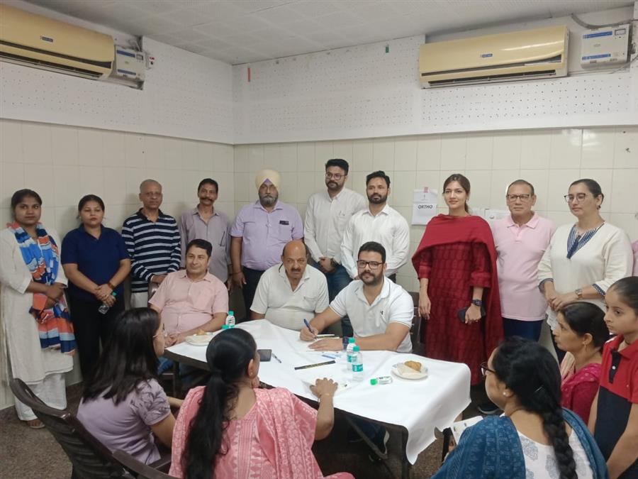 सेक्टर 42 में फ्री मल्टी स्पेशलिटी हेल्थ चेकअप शिविर आयोजित