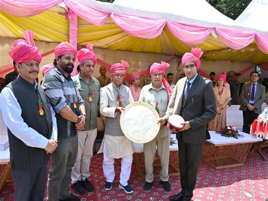 राज्यपाल ने अंतरराष्ट्रीय मिंजर मेले का किया विधिवत शुभारंभ