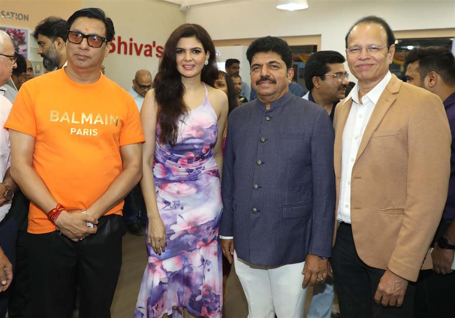 शिवा'स की सिल्वर जुबली ओपनिंग पर मधुर भंडारकर-इहाना ढिल्लों का जलवा