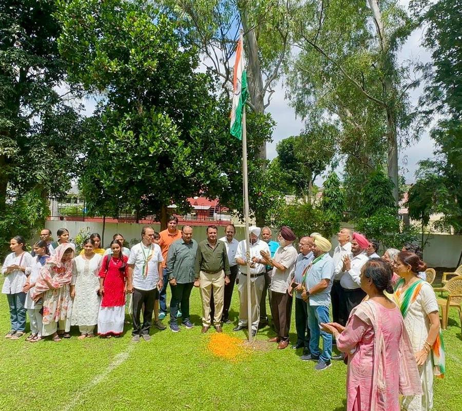 लायंस क्लब चंडीगढ़ ने मनाया स्वतंत्रता दिवस समारोह