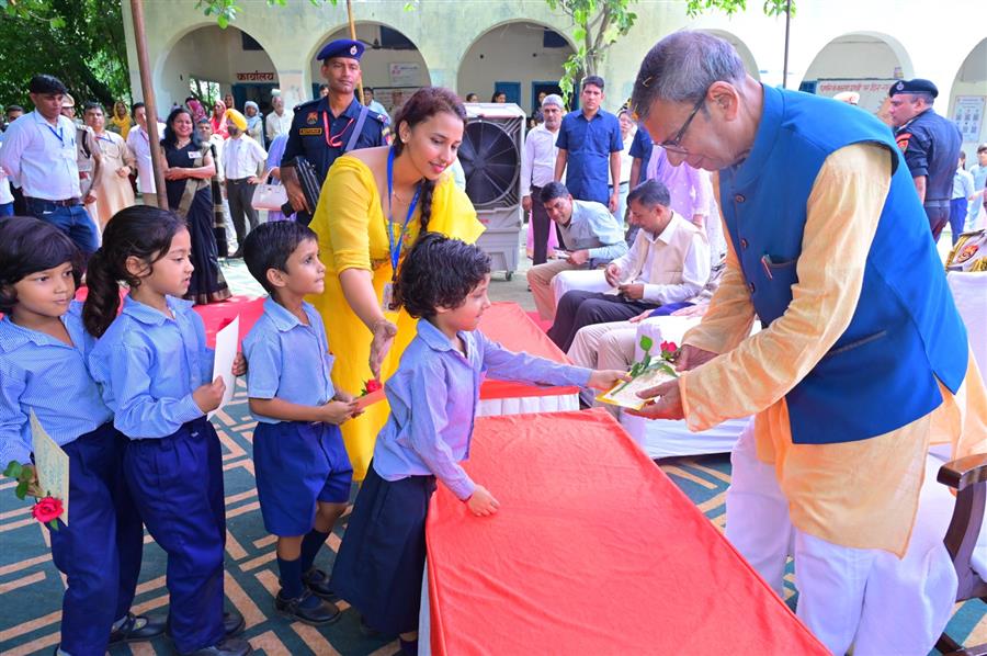 देश के उज्ज्वल भविष्य के लिए बच्चों की बुनियादी शिक्षा पर ध्यान जरुरी रू प्रो. असीम कुमार घोष