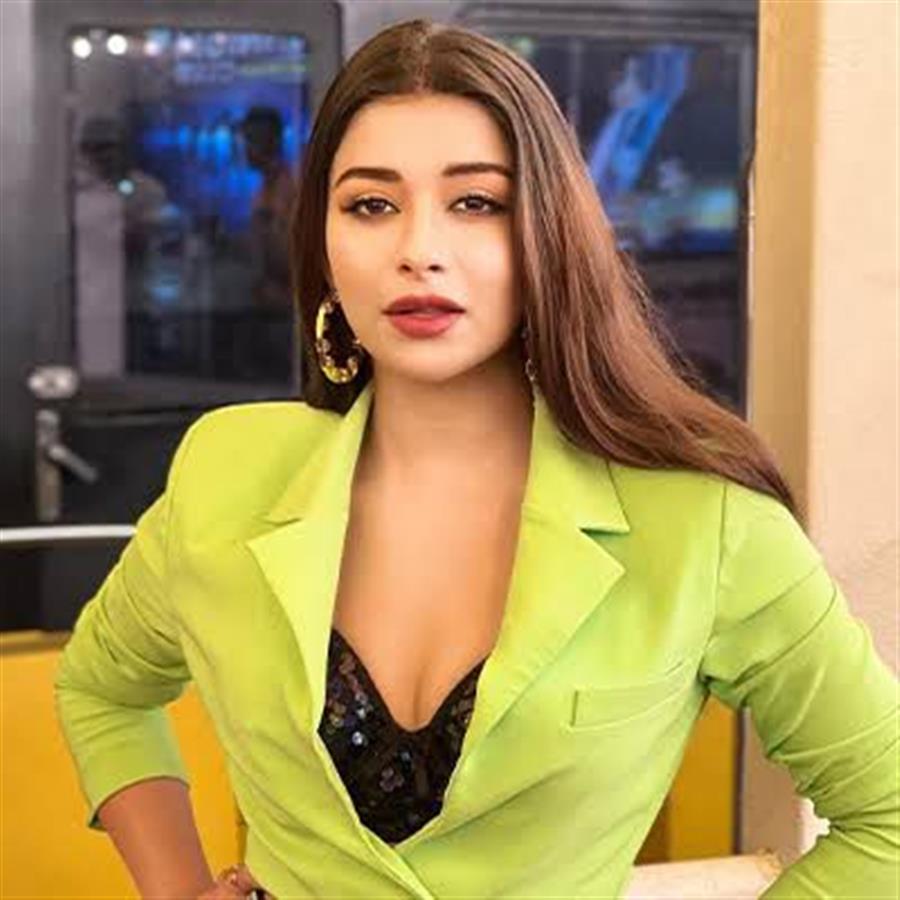 नायरा एम बनर्जी ने बनाया रिकॉर्ड,  एक साल में सबसे ज्यादा गाने रिलीज करने वाली एकमात्र अभिनेत्री