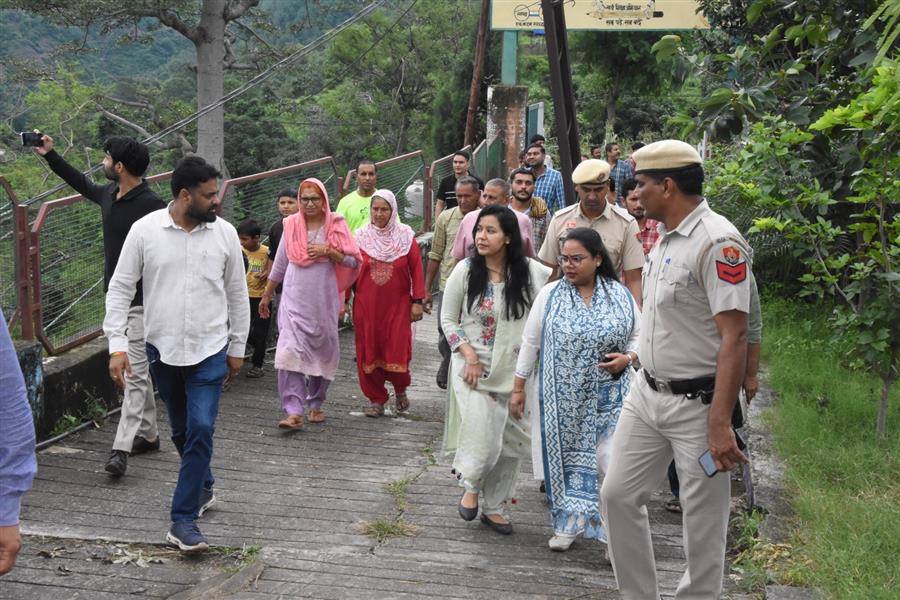 उपायुक्त ने मोरनी, कालका में भारी बरसात की वजह से हुए नुकसान का लिया जायजा