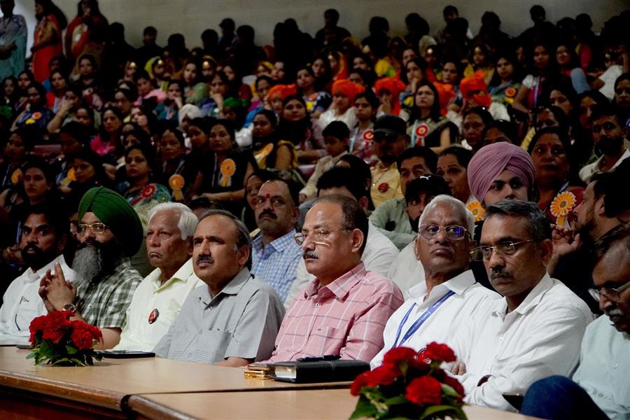 ग्रामीण शिक्षकों को सम्मानित कर सेवा ने मनाया शिक्षक दिवस, 'बेस्ट ट्यूटर, बेस्ट फ्यूचर' थीम पर हुआ भव्य आयोजन