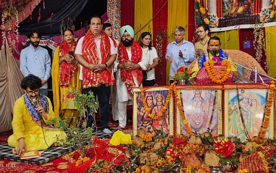 कांग्रेस नेताओं ने पावन श्रीमद् भागवत कथा में शिरकत कर आशीर्वाद प्राप्त किया