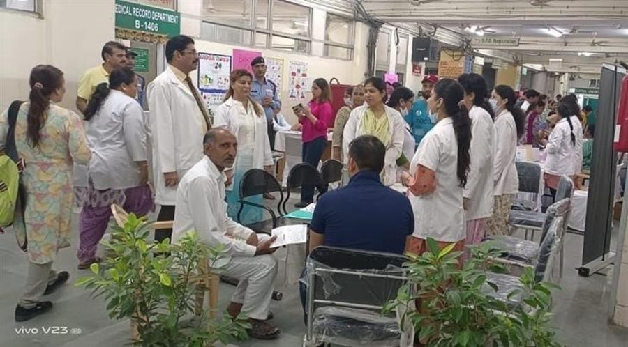 जीएमसीएच-32 में 'स्वस्थ नारी सशक्त परिवार' अभियान' के अंतर्गत कैंसर जांच शिविर का आयोजन