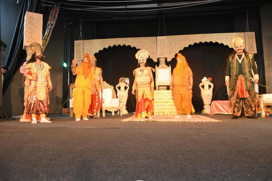 सीता स्वयंवर का भव्य दृश्य दर्शकों के सम्मोहित कर गया