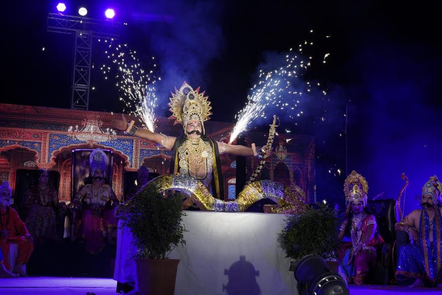 आज के रामलीला मंचन में सीता स्वयंवर और श्री राम बारात रहा आकर्षण का केंद्र