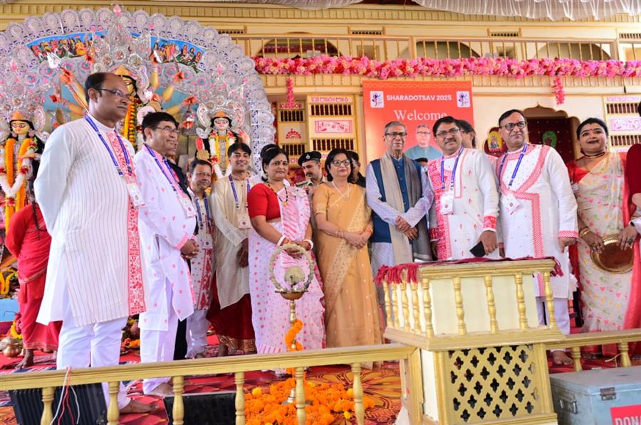 राज्यपाल प्रो. असीम कुमार घोष ने अपनी धर्मपत्नी सहित गुरुग्राम में दुर्गा पूजा कार्यक्रम में की शिरकत