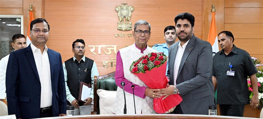 माननीय राज्यपाल ने हाल ही में आई बाढ़ के दौरान त्वरित राहत कार्यों के लिए हरियाणा रेड क्रॉस की सराहना की