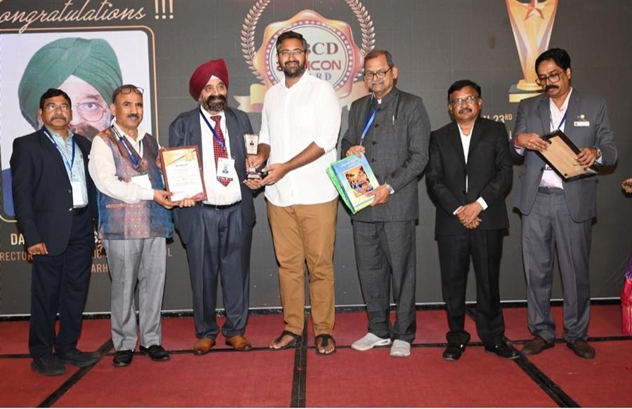 एंजेल पब्लिक स्मार्ट स्कूल बेहलाना के अध्यक्ष दविंदर सिंह अरोड़ा को प्रतिष्ठित एडुइकॉन पुरस्कार 2025 