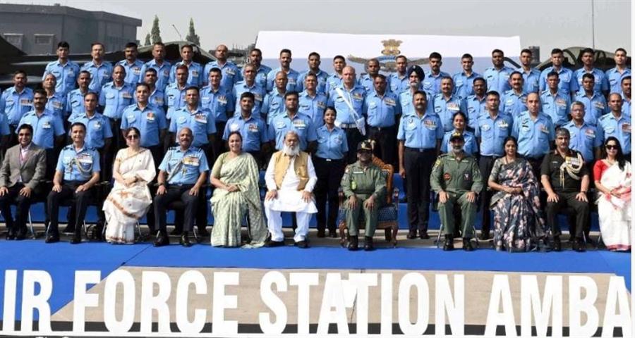 राष्ट्रपति ने राफेल विमान में भऱी ऐतिहासिक उड़ान — कहा, “राफेल उड़ान ने राष्ट्र की रक्षा क्षमताओं पर गर्व का भाव जगाया”