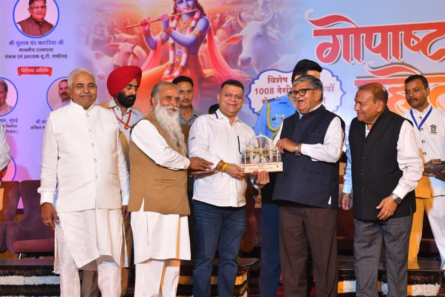 गोपाष्टमी पर 2000 देसी घी के दीपों जगमग हुआ मात पिता गोधाम महातीर्थ