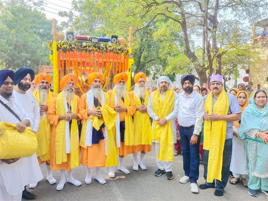 साहिब श्री गुरु नानक देव जी के 556वें प्रकाश पर्व पर निकाला गया विशाल नगर कीर्तन