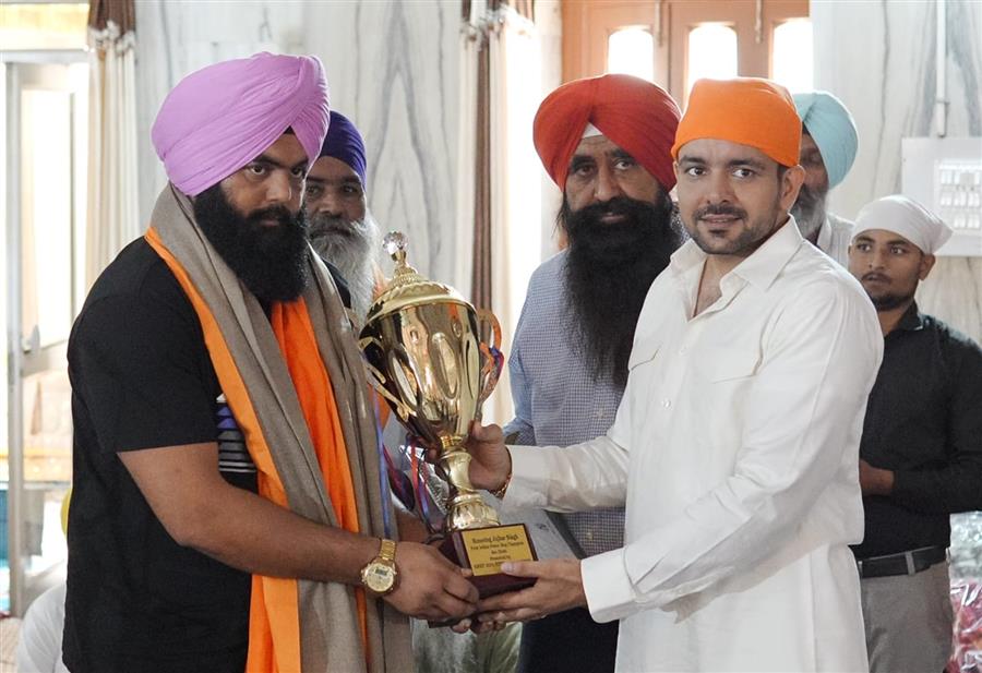 चंडीगढ़ के प्रसिद्ध डाइटीशियन और फिटनेस कोच अमृत देओल ने जुझार सिंह को किया सम्मानित