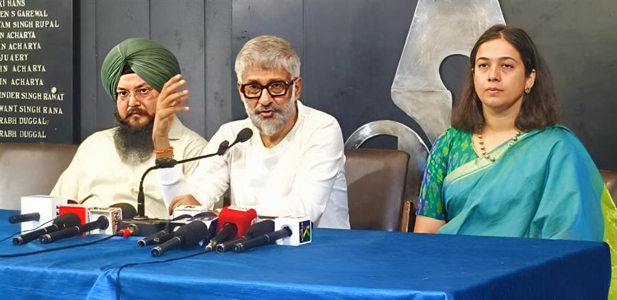 अपनी तीन फिल्मों के निर्माण में मेरे अनुभव काफी पीड़ादायक रहे - विवेक रंजन अग्निहोत्री