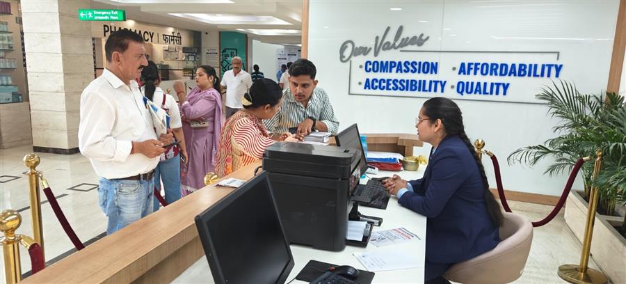 मुफ्त मल्टीस्पेशिलिटी कैंप में सैकड़ों लोगों ने कराया स्वास्थ्य परीक्षण