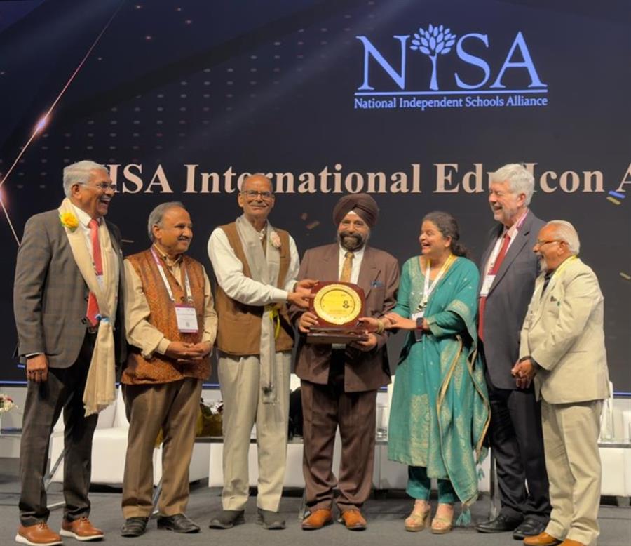 दविंदर सिंह अरोड़ा निसा इंटरनेशनल एजुकेशन आइकन अवार्ड से हुए सम्मानित