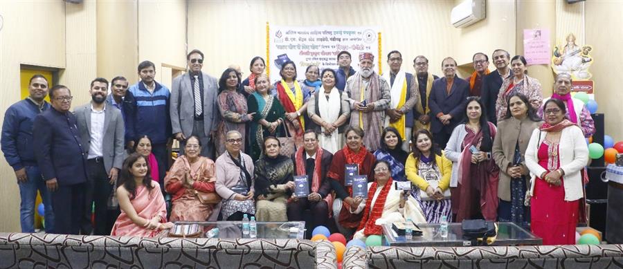 'आत्म बोध से विश्व बोध' विचार विमर्श के साथ हुआ कुसुम धीमान की पुस्तक 'विचारमंजरी' का विमोचन- 