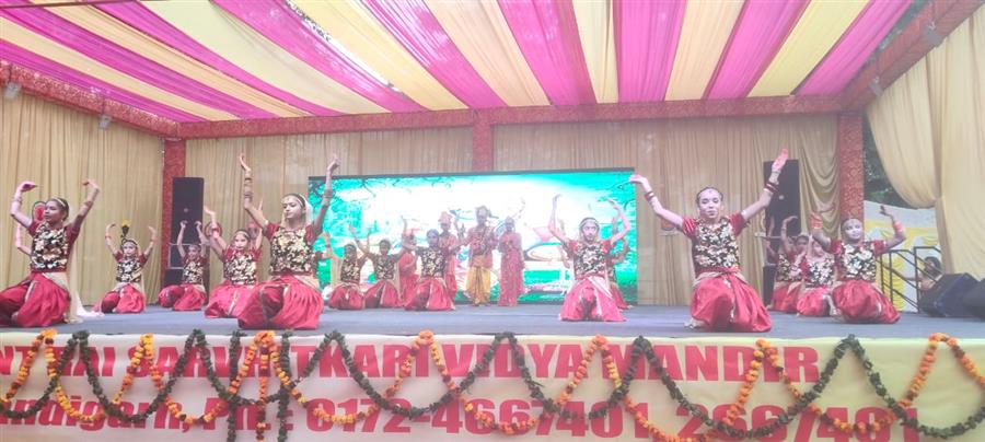 श्री कुलवंत राय सर्वहितकारी विद्या मंदिर सेक्टर 43 बी चंडीगढ़ में वार्षिक उत्सव एवं पुरस्कार वितरण समारोह संपन्न: