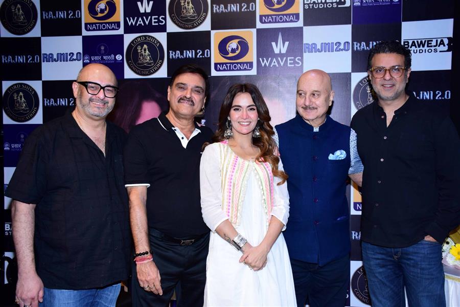 रजनी 2.0 के लिए खिंचे चले आए अनुपम खेर