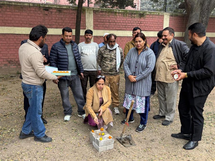 सेक्टर 32सी डी के ग्रीनबेल्ट में सार्वजनिक शौचालय निर्माण कार्य का शुभारंभ