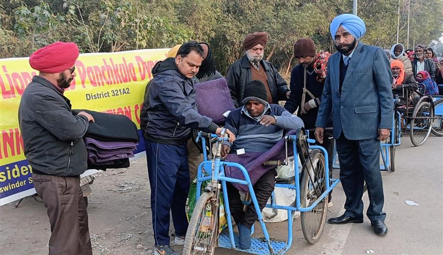 लायंस क्लब पंचकुला डायनेमिक द्वारा जरूरतमंदों को कंबल वितरण