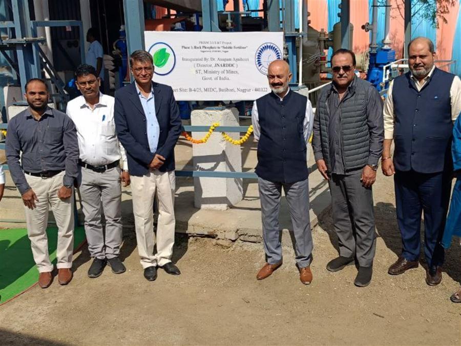 सॉल्युबल फर्टिलाइज़र बनाने का पायलट प्रोजेक्ट रिकॉर्ड टाइम में हुआ पूरा