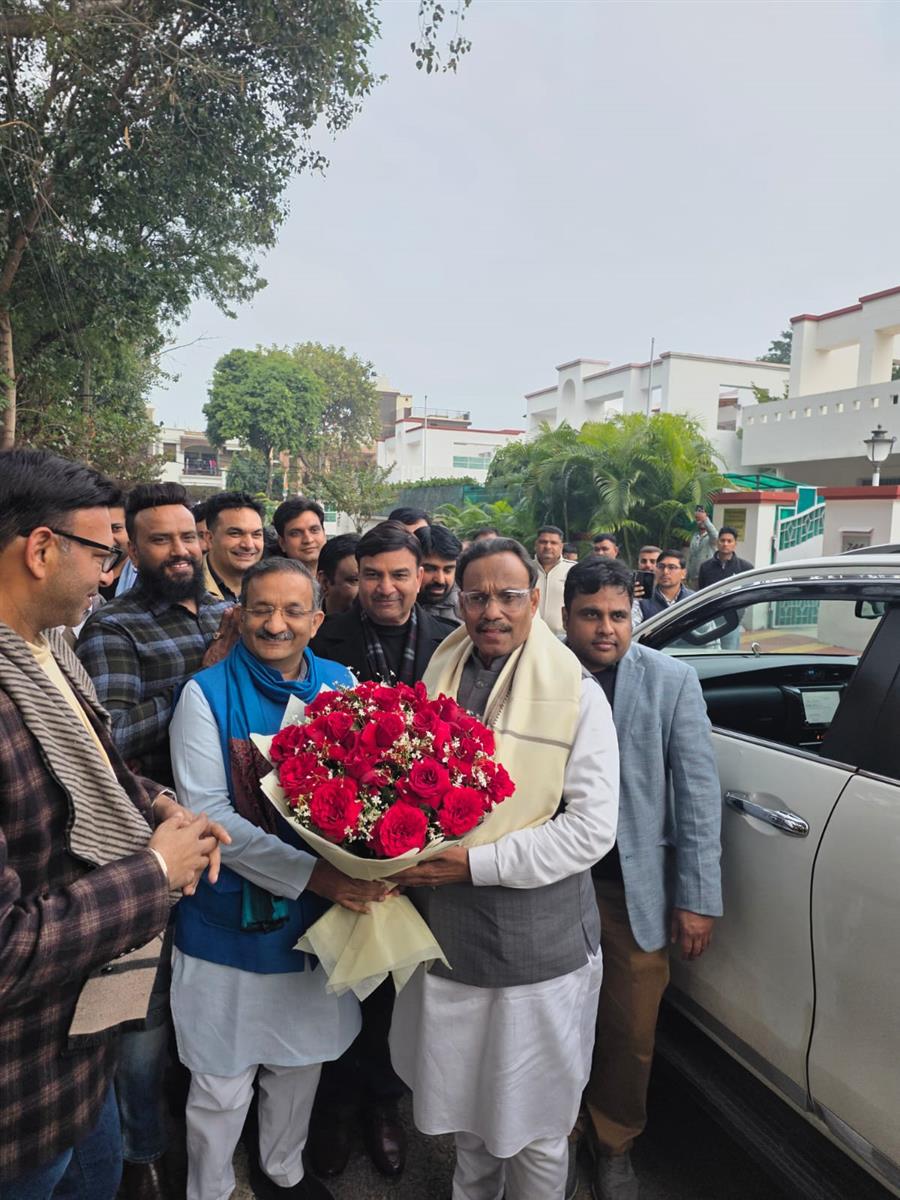 चण्डीगढ़ मेयर चुनाव में भाजपा की ओर से नियुक्त पर्यवेक्षक विनोद तावड़े पहुंचे तरुण भंडारी के आवास पर 