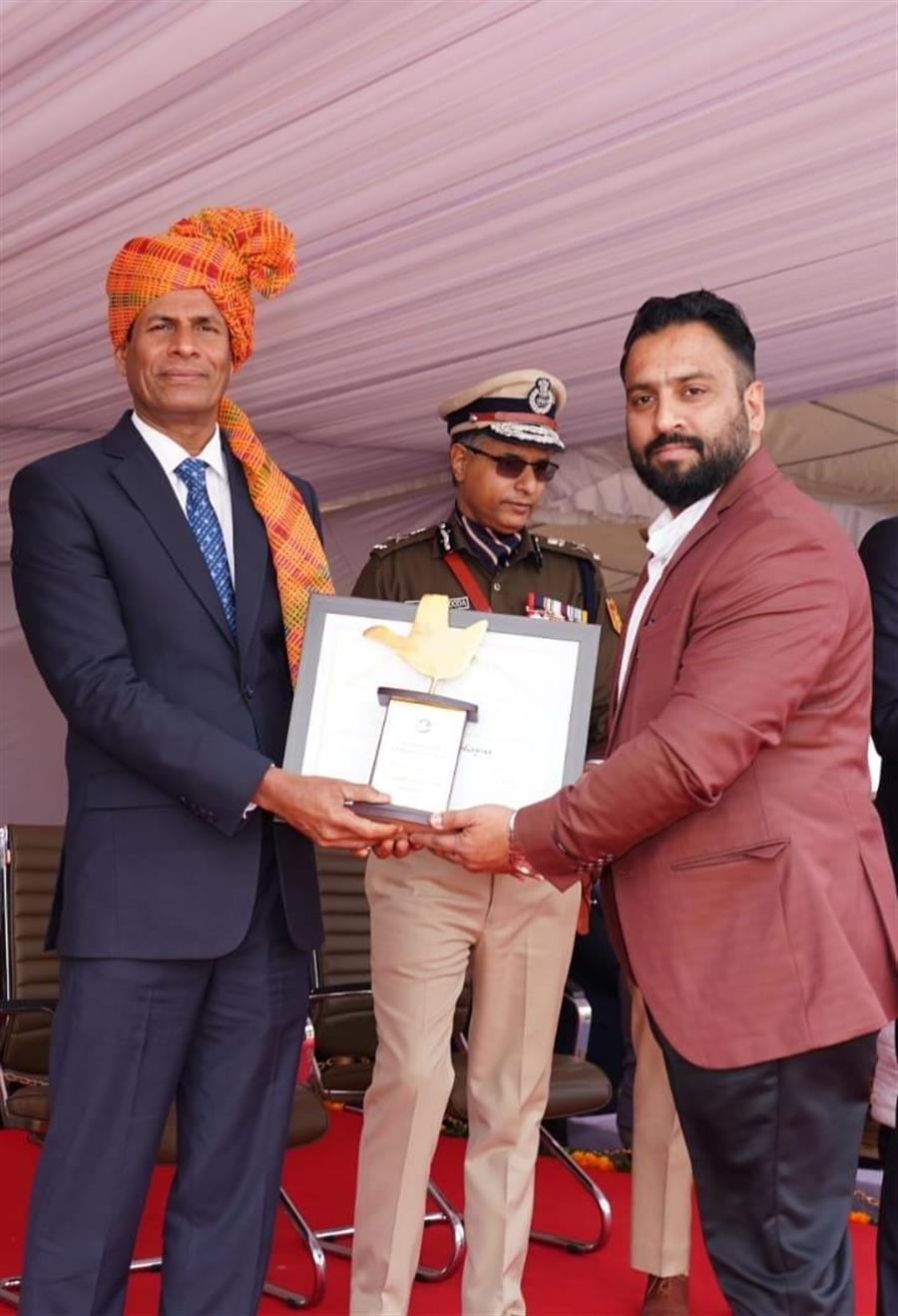 चंडीगढ़ के नितेश शर्मा बने सांकेतिक भाषा के क्षेत्र में प्रेरणास्रोत