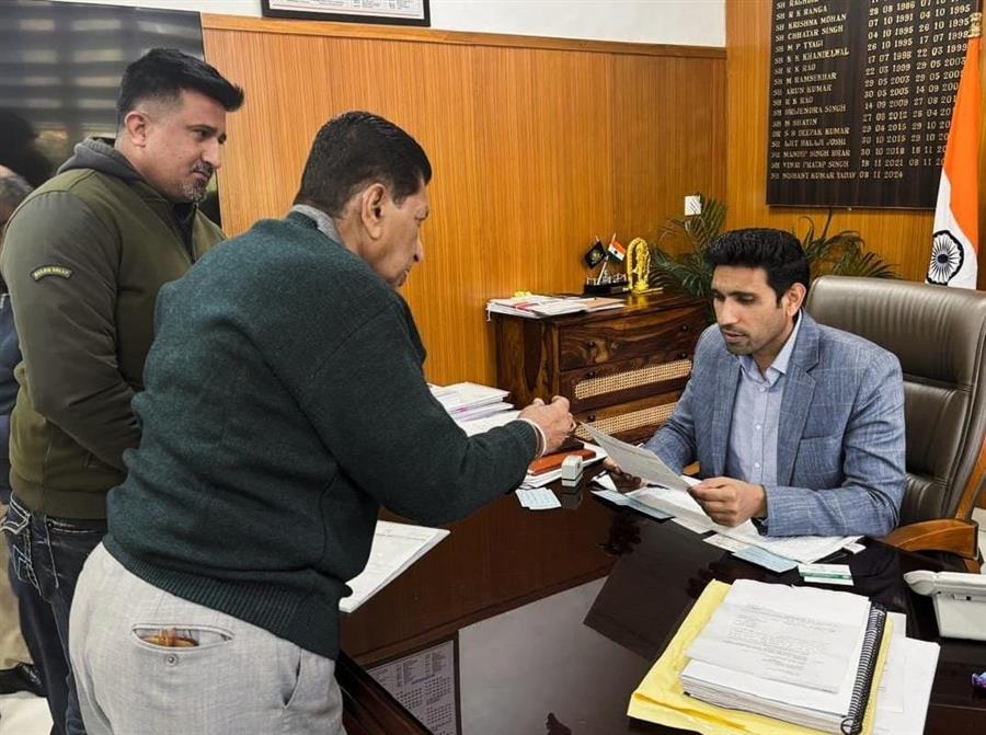 कांग्रेस के महासचिव और सचिव ने सेक्टर 37 तथा 38 की समस्याओं को लेकर डिप्टी कमिश्नर से की मुलाकात