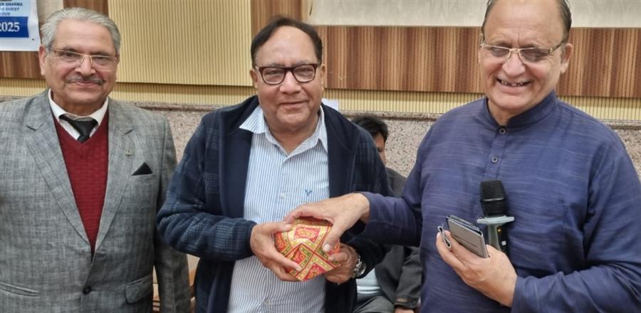 वरिष्ठ नागरिकों ने किया मनमोहक संगीत कार्यक्रम का आयोजन