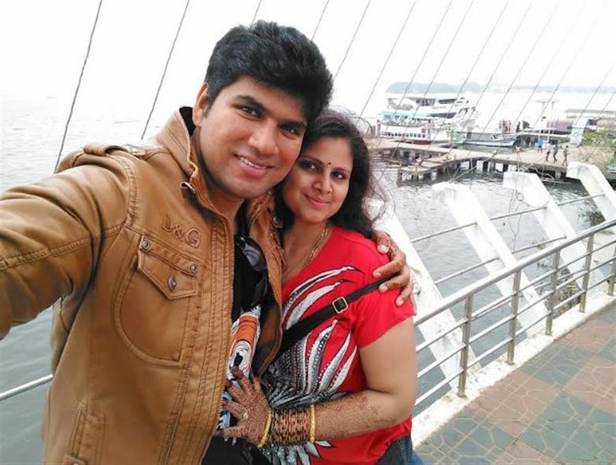 “रोमांस से रिश्ते तक”: सुधीर और योगिता राजू पुथरण का अटूट वैलेंटाइन सफर